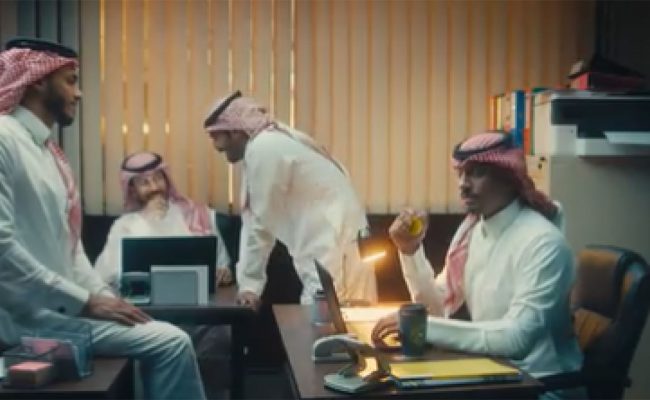 فيديو توعوي للبنوك السعودية بشأن الادخار من الراتب قبل انتهائه