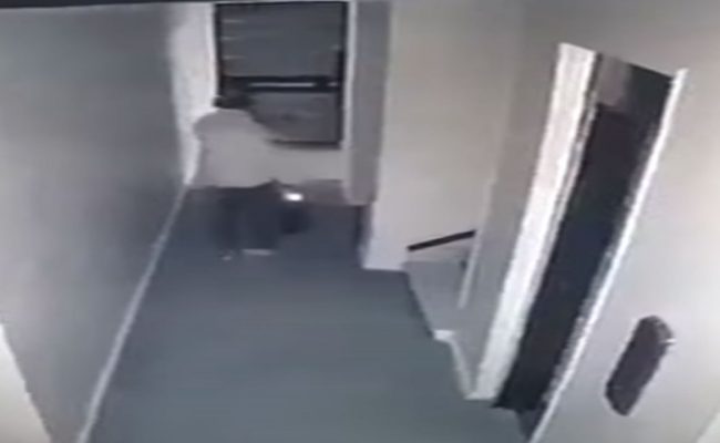 فيديو يوثّق لحظة صادمة لسقوط رجل من الدور الـ12 في مصر