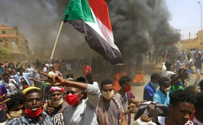 احتجاجات في العاصمة السودانية بعد الإعلان عن مجلس السيادة الجديد