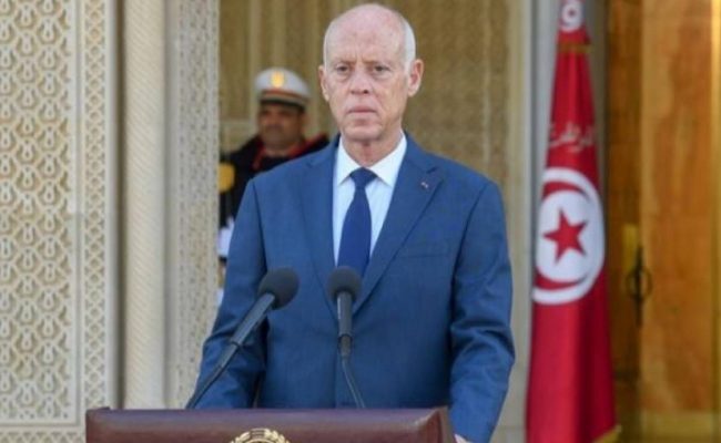 الرئيس التونسي يختصر التدابير الاستثنائية.. ويؤكد: هدفها إنقاذ البلاد