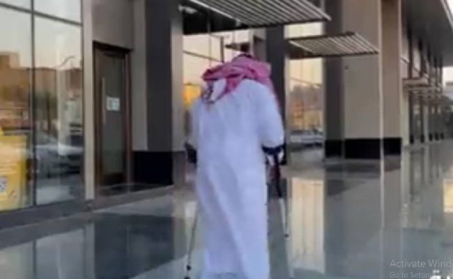 بالفيديو.. فهد المري يتحدى إعاقته ويعمل قائد سيارة أجرة بالأحساء