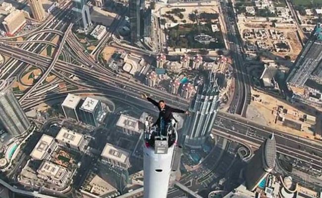 بالفيديو.. ويل سميث يتسلق أعلى مبنى في العالم