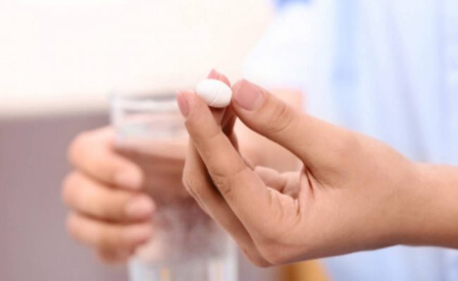 تسبب أضرارًا جسيمة.. «الصحة» تحذر من 4 أخطاء شائعة تصاحب تناول الأدوية