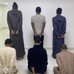 شرطة الرياض تقبض على 6 أشخاص لسلبهم متاجر باستخدام مركبة مسروقة