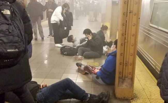 إصابة 13 شخصًا في حادث إطلاق نار بمحطة مترو في أمريكا