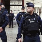 بالفيديو.. سطو مسلح على محل مجوهرات «شانيل» في وسط باريس