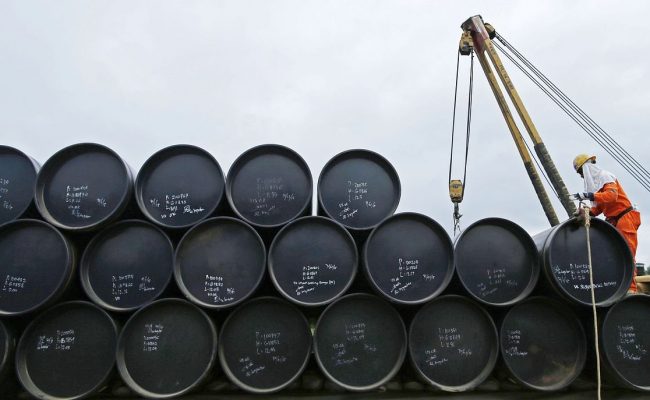 أسعار النفط تواصل تحقيق مكاسبها الأسبوعية