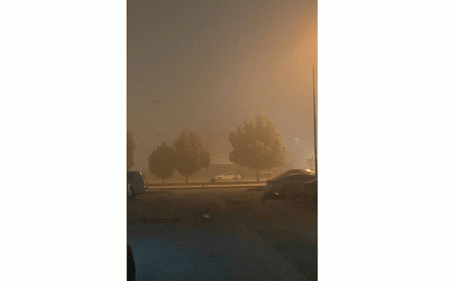 بالفيديو.. موجة غبار كثيف تشهدها العاصمة الرياض