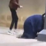 بعد اعتداء فتاة على زميلتها في الرياض.. ما عقوبة القاصر المتنمر؟