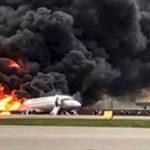 حريق بطائرة ركاب صينية انحرفت عن المدرج ووقوع عدد من الإصابات