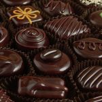 خبيرة تغذية تشرح كيفية اختيار الشوكولاتا الصحية