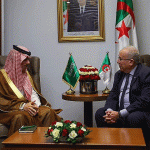 وزير الخارجية ونظيره الجزائري يستعرضان العلاقات التاريخية وسبل تطويرها
