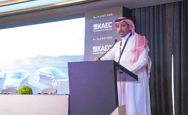وزير الصناعة بندر الخريف:
نستهدف صناعة 300 ألف سيارة في السعودية سنويًا بحلول عا