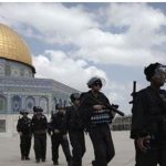 مدير شؤون «الأقصى»: شرطة ومخابرات الاحتلال الإسرائيلي حمت مقتحمي المسجد