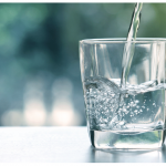 خبراء: الماء أفضل مشروب صحي مثالي لصحة الكلى