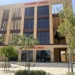 أحد الفروع الجديدة لسلسلة مقاهي دانكن دونتس على طريق الملك سلمان في  يأتي بهوية