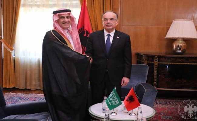 السفير الماضي يسلم أوراق اعتماده سفيرًا فوق العادة ومفوضًا لخادم الحرمين الشريفين لدى ألبانيا