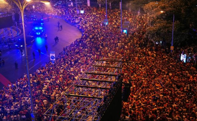 احتفال مليوني لاستقبال أبطال العالم في مدريد.. فيديو